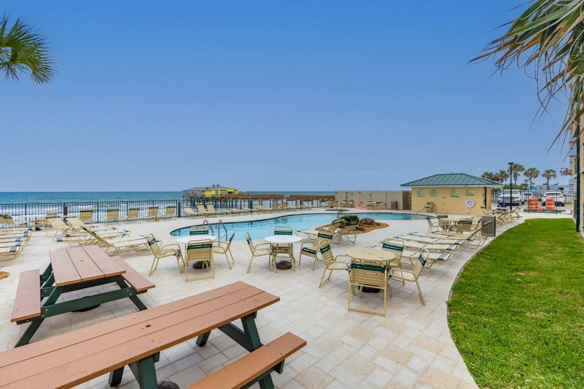 Ocean Front Condo With Amazing Views! Sunglow Resort 402 By Brightwild Daytona Beach Shores Exterior photo